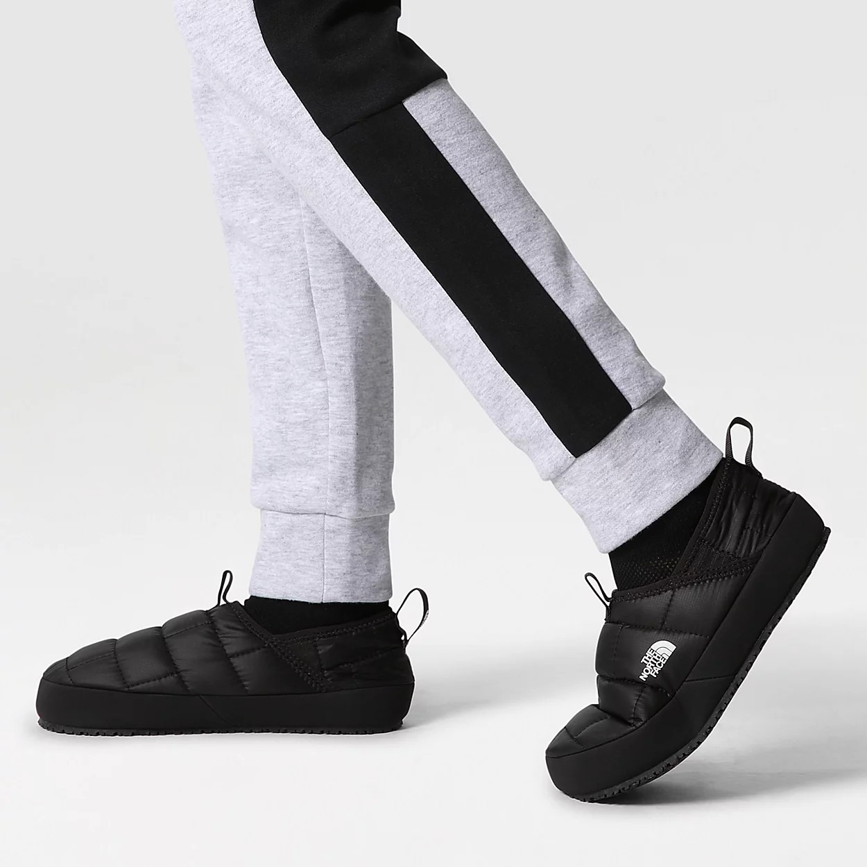 The North Face Pantoufles D'hiver Thermoball™ Traction II Pour Enfant 2 The North Face Pantoufles D'hiver Thermoball™ Traction II Pour Enfant – Image 2