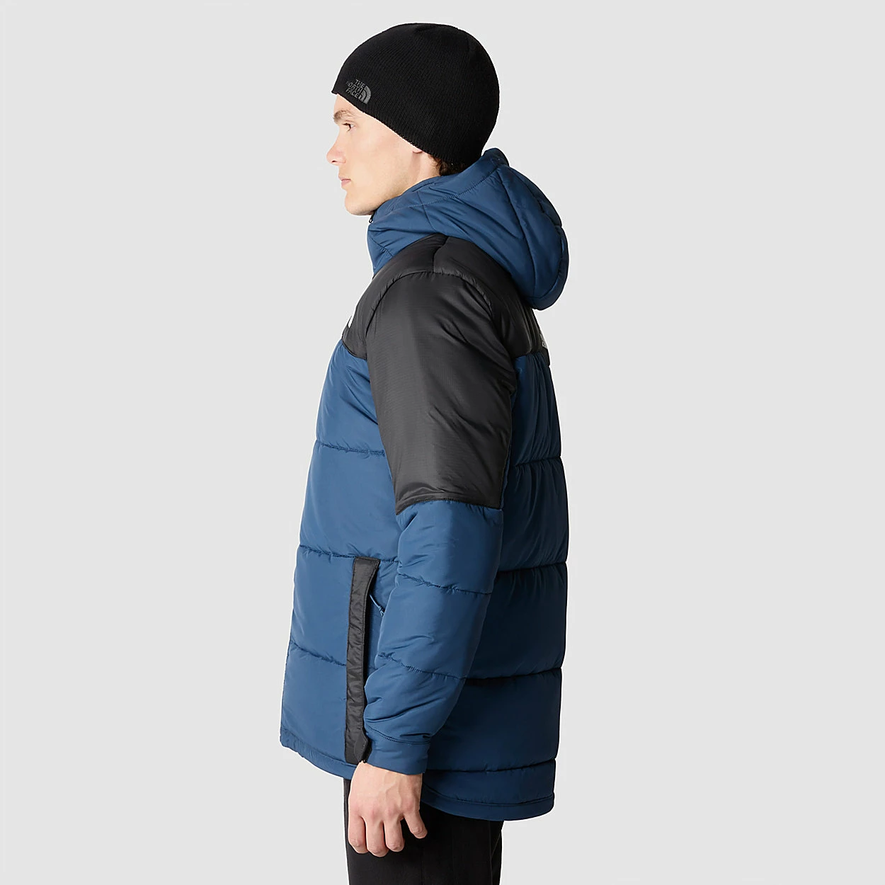 The North Face Veste à Capuche Et Isolation Synthétique Design Circulaire Pour Homme 4 The North Face Veste à Capuche Et Isolation Synthétique Design Circulaire Pour Homme – Image 4