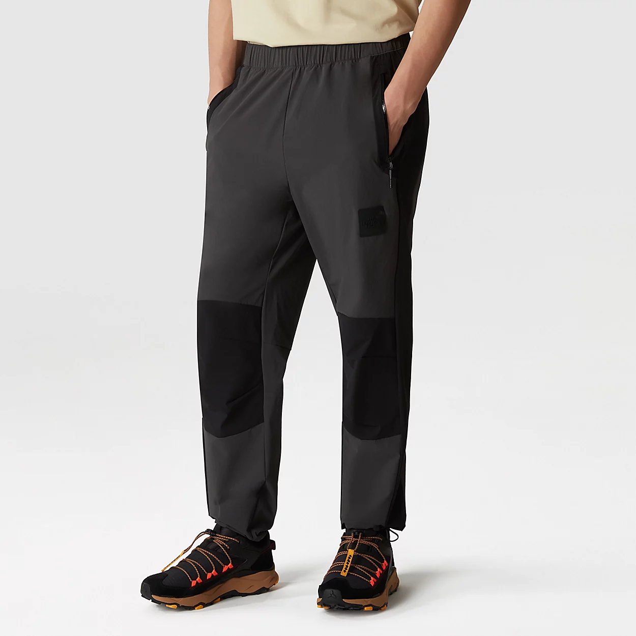 The North Face Pantalon D'ensemble Déperlant NSE Pour Homme 2 The North Face Pantalon D'ensemble Déperlant NSE Pour Homme – Image 2